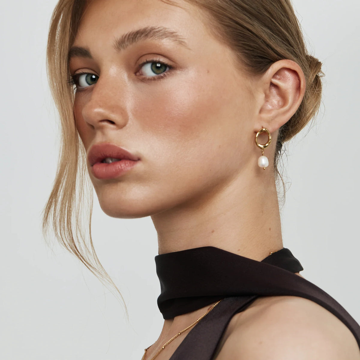 Isla Pearl Earrings